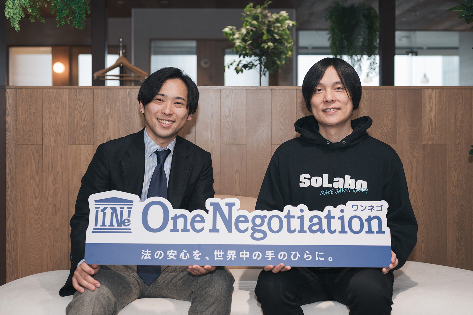 ワンネゴを提供する株式会社AtoJの代表冨田信雄と導入企業株式会社ソラボの田原広一代表