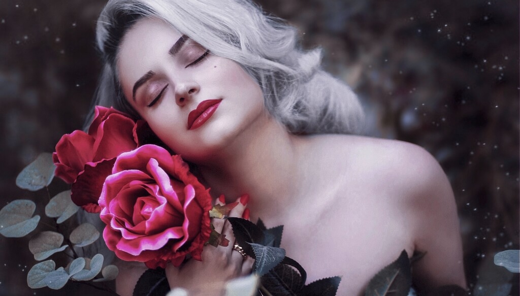 Nymphe Forêt Roses Rouges