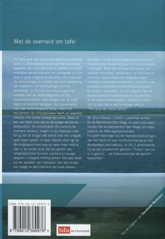 Achterkant van Met de overheid om tafel