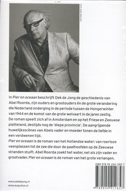 Achterkant van Pier en oceaan