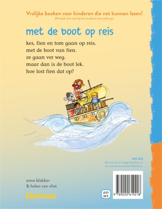Achterkant van met de boot op reis