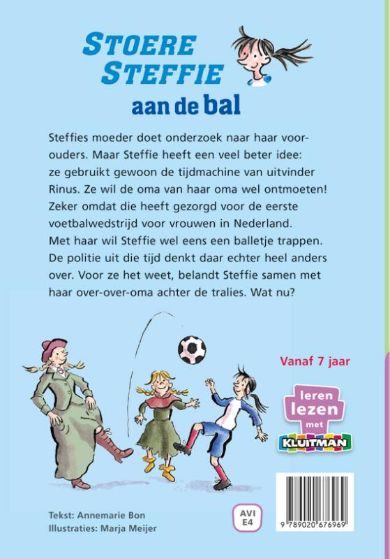 Achterkant van Stoere Steffie aan de bal
