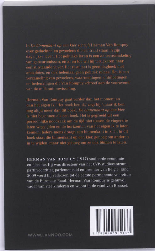 Achterkant van De binnenkant op een kier