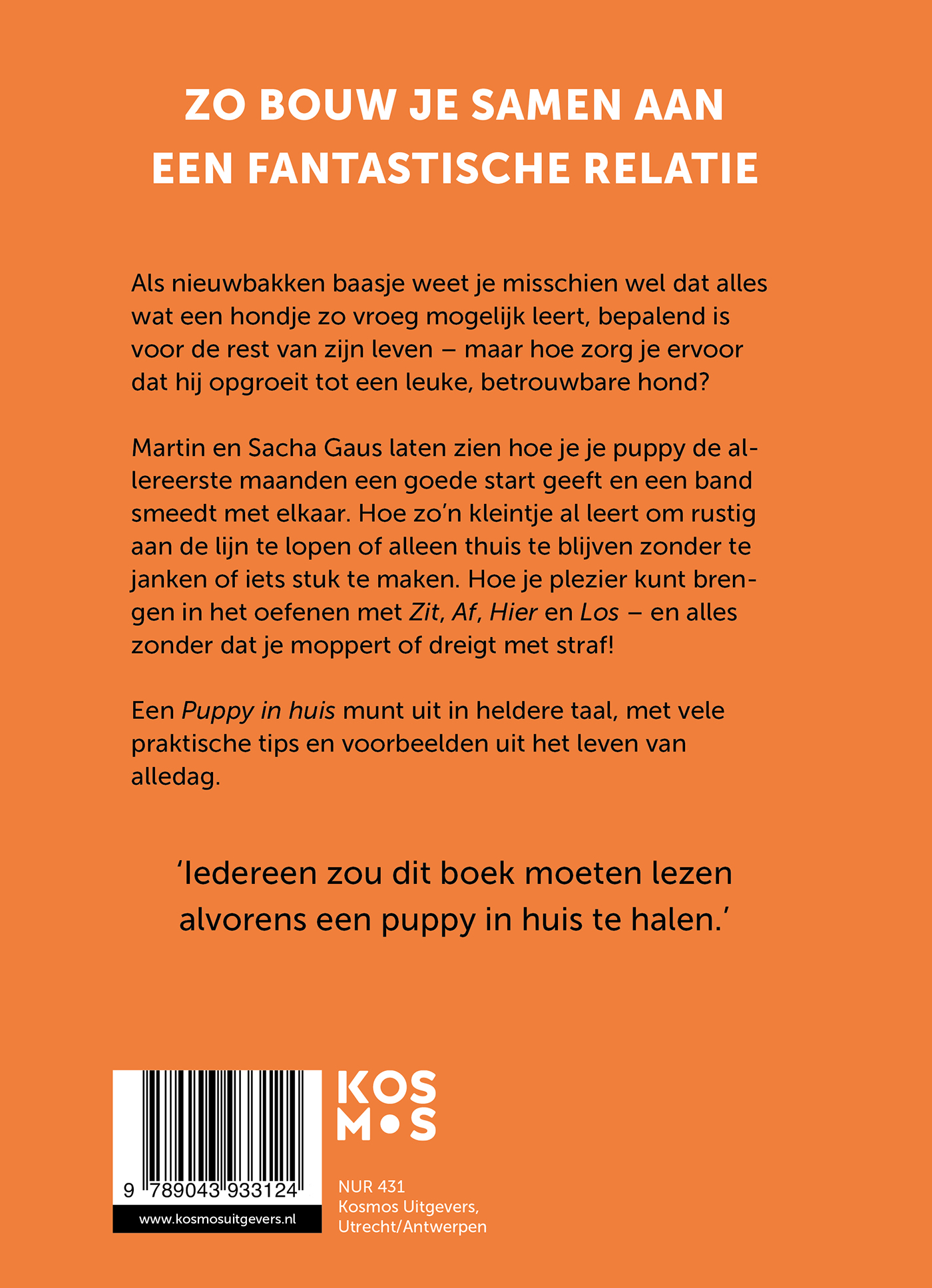 Achterkant van Een puppy in huis