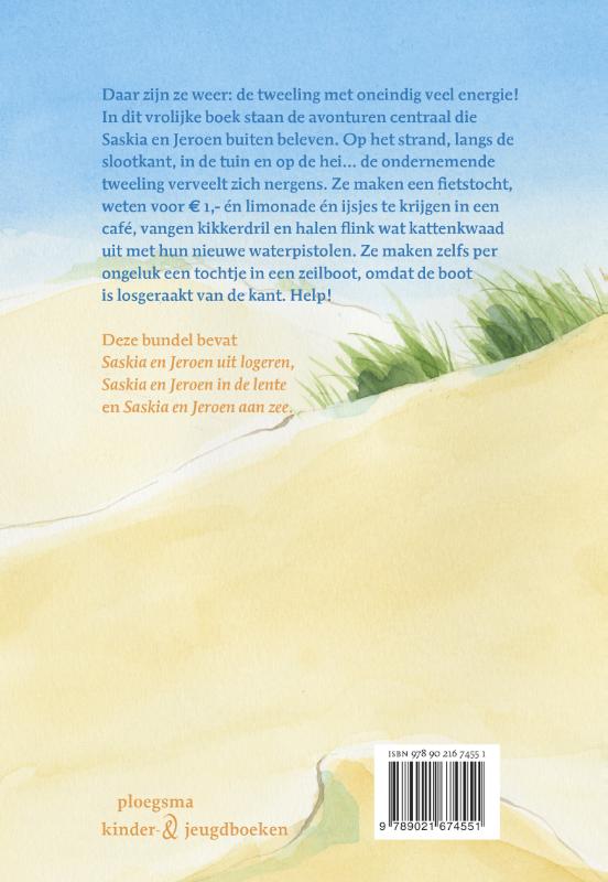 Achterkant van Saskia en Jeroen spelen buiten