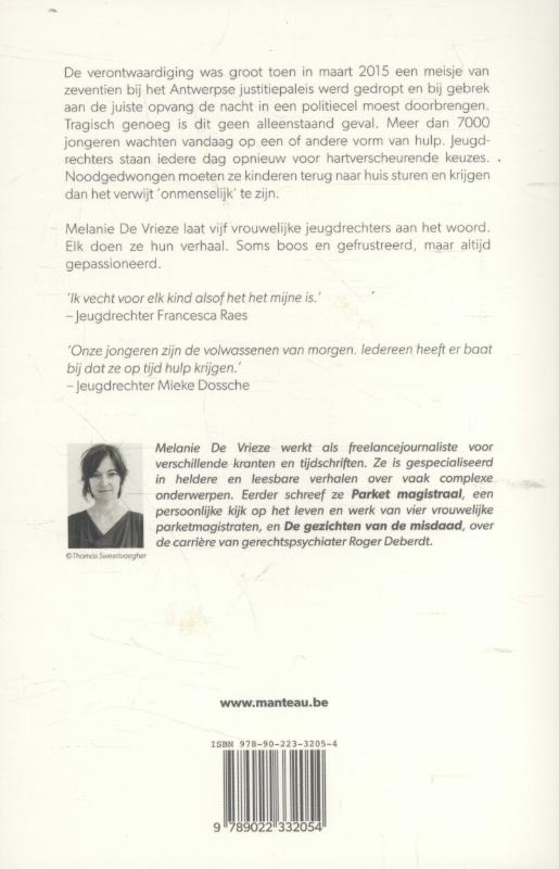 Achterkant van Mevrouw de jeugdrechter