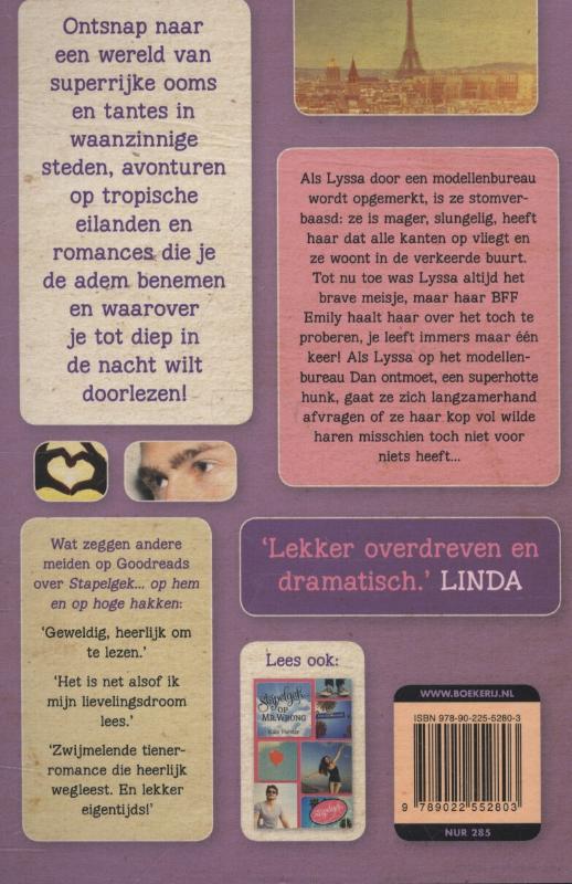 Achterkant van Stapelgek op hem en op hoge hakken