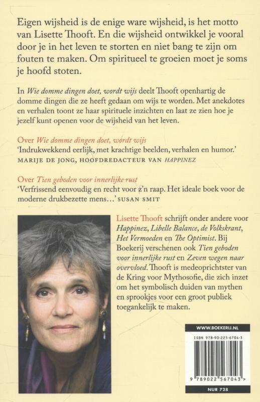 Achterkant van Wie domme dingen doet wordt wijs