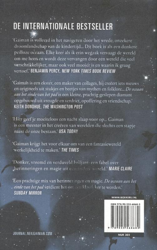 Achterkant van De oceaan aan het einde van het pad