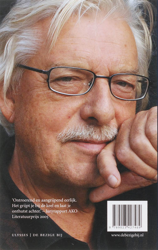 Achterkant van Knielen op een bed violen