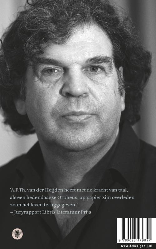 Achterkant van Tonio