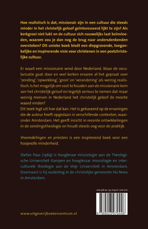 Achterkant van Vreemdelingen en priesters