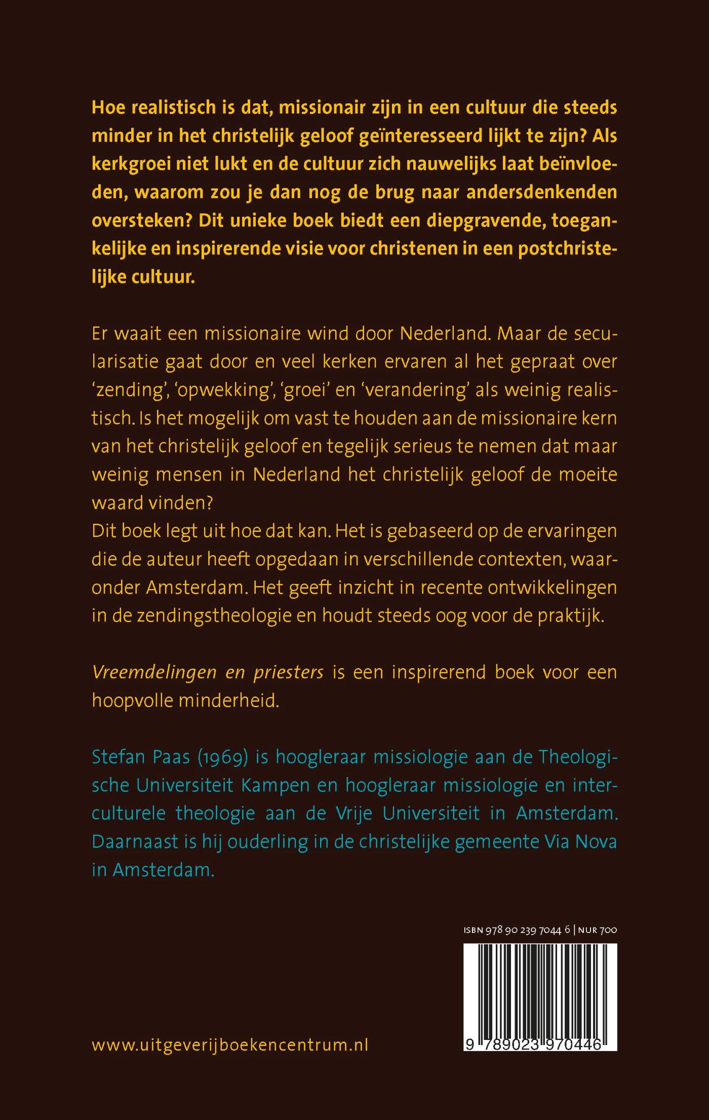Achterkant van Vreemdelingen en priesters