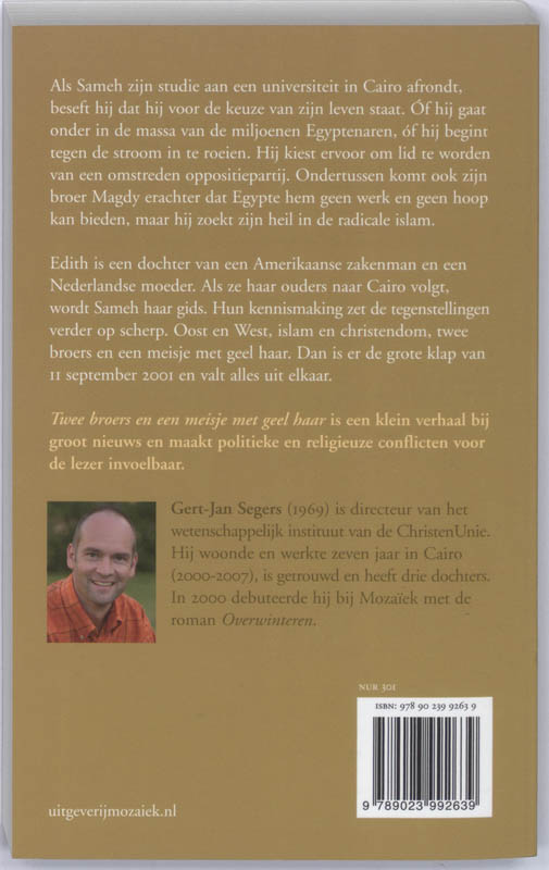 Achterkant van Twee broers en een meisje met geel haar