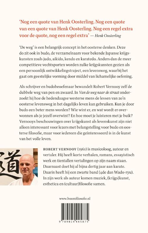 Achterkant van Van de weg naar de straat