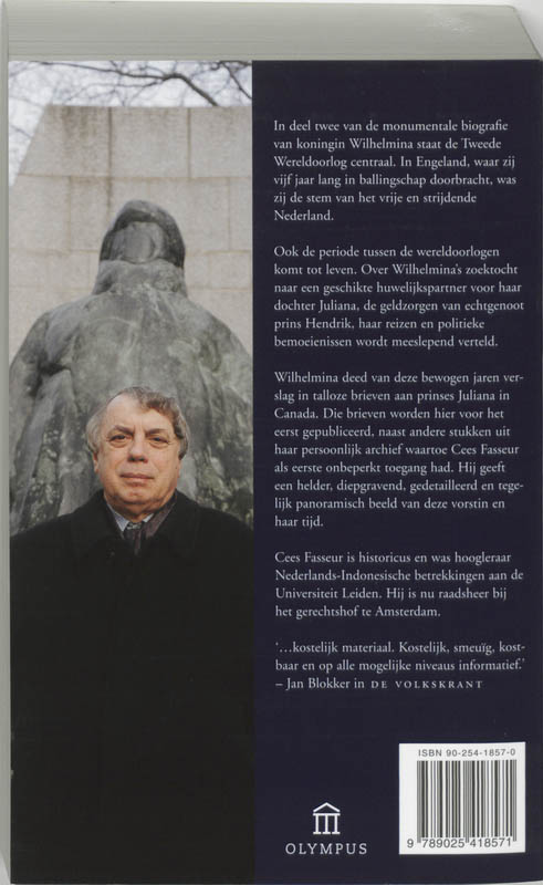 Achterkant van Krijgshaftig in een vormeloze jas