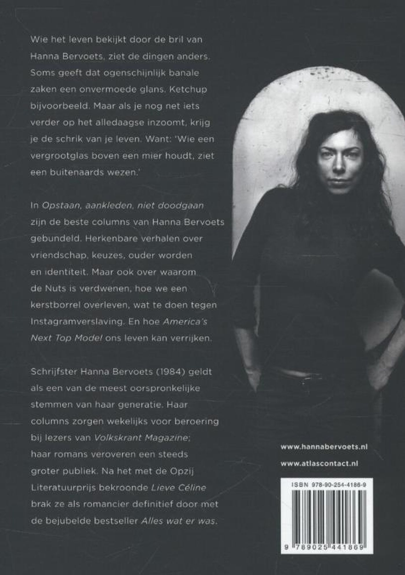 Achterkant van Opstaan, aankleden, niet doodgaan