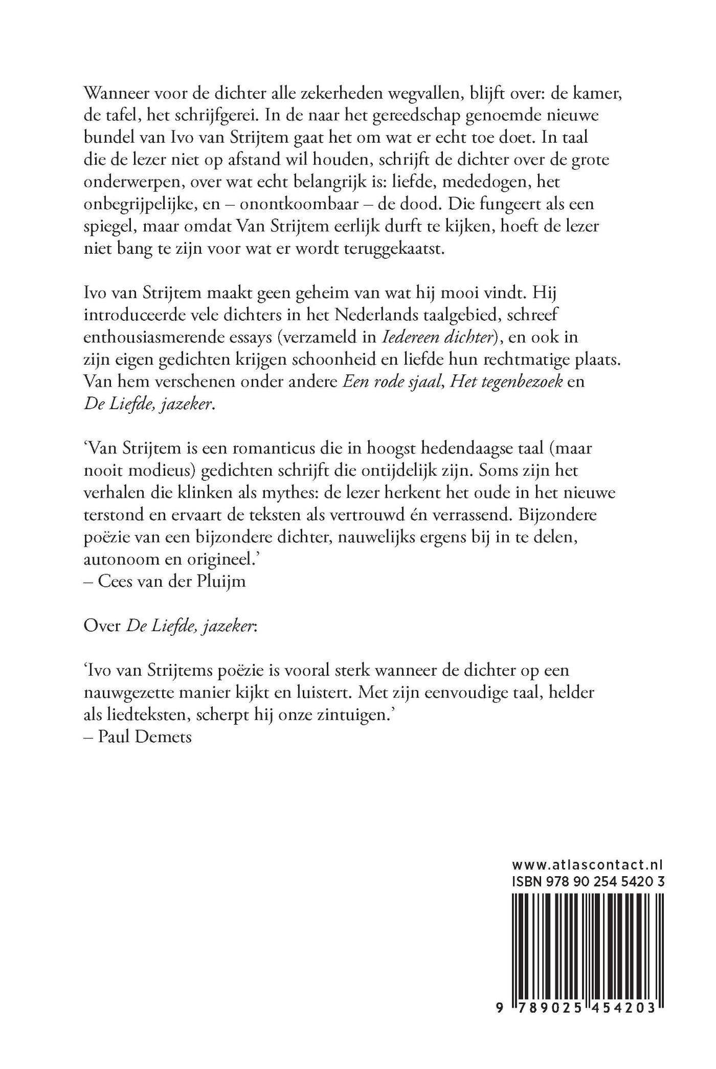 Achterkant van Een kamer met een tafel met schrijfgerei