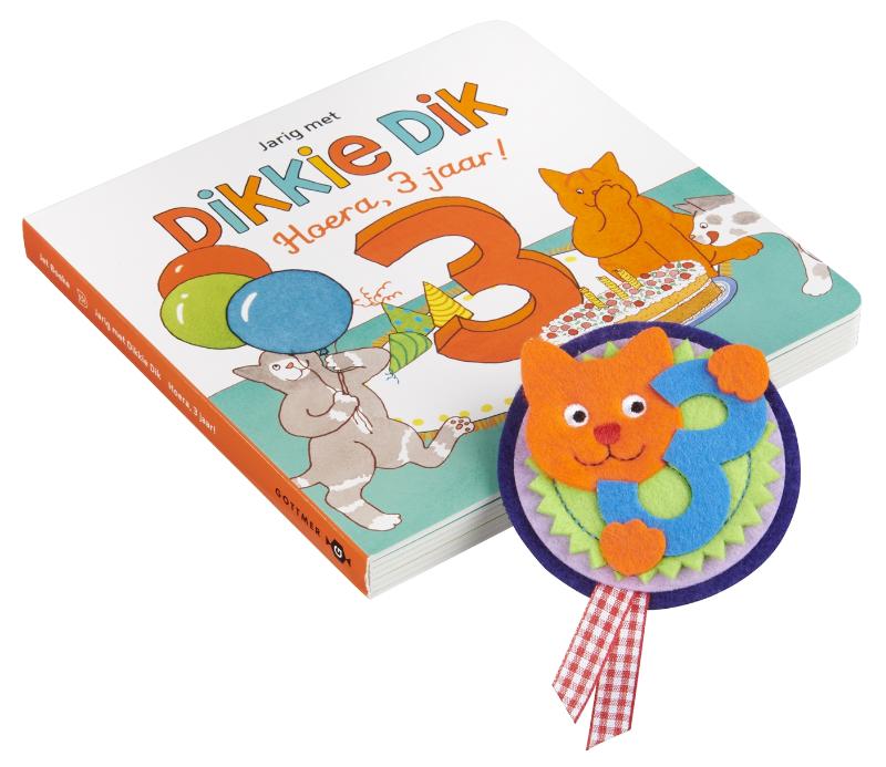 Achterkant van Jarig met Dikkie Dik - Hoera, 3 jaar!