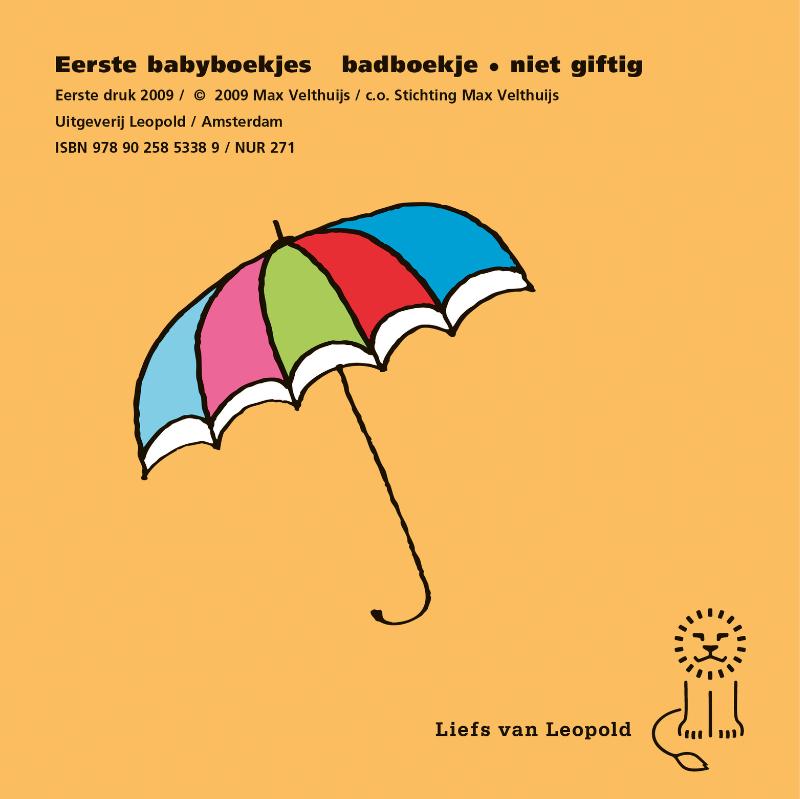Achterkant van Kikker speelt met water