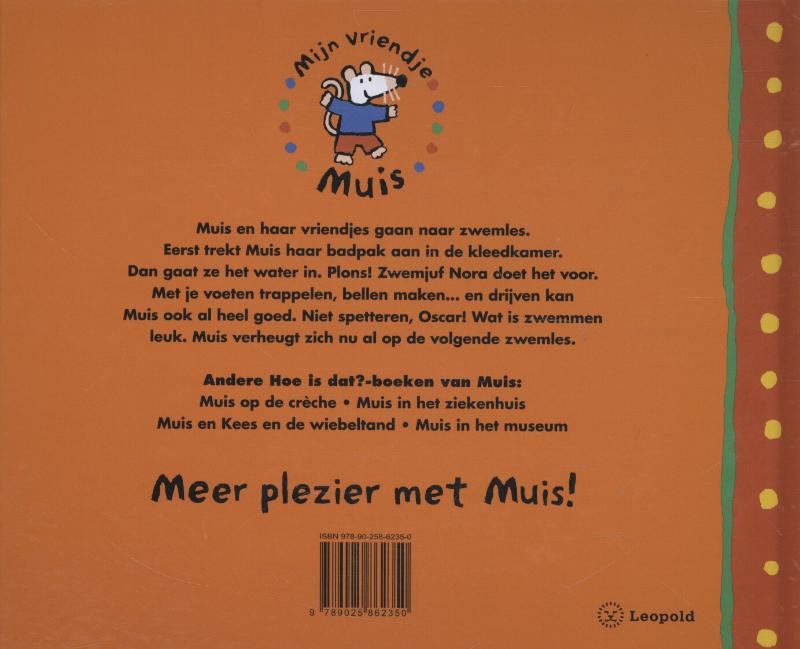 Achterkant van Muis leert zwemmen