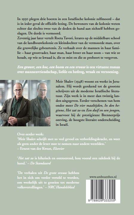 Achterkant van Een geweer, een koe, een boom en een vrouw