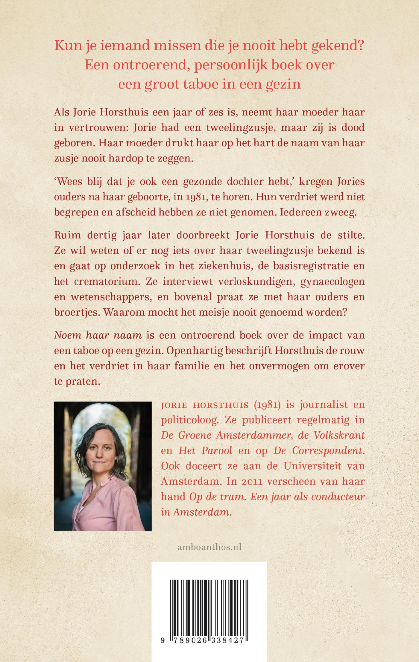 Achterkant van Noem haar naam