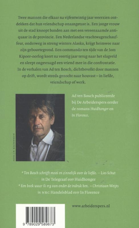 Achterkant van De tuin in Biak
