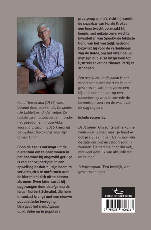 Achterkant van Een aap klimt uit de boom