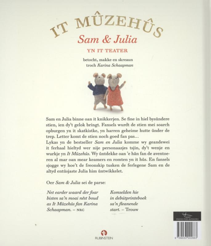 Achterkant van It muzehus, Sam en Julia yn it teater