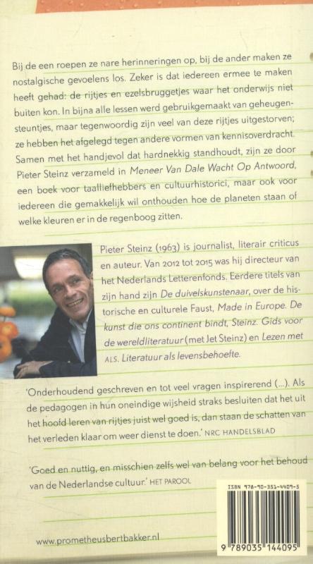 Achterkant van Meneer van Dale wacht op antwoord