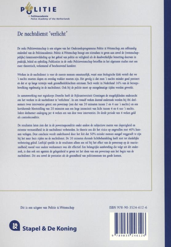 Achterkant van De nachtdienst verlicht