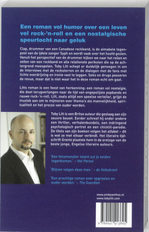Achterkant van Ik ben de drummer van de band Okay