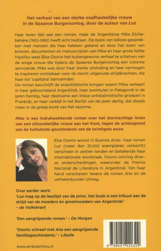 Achterkant van Mika