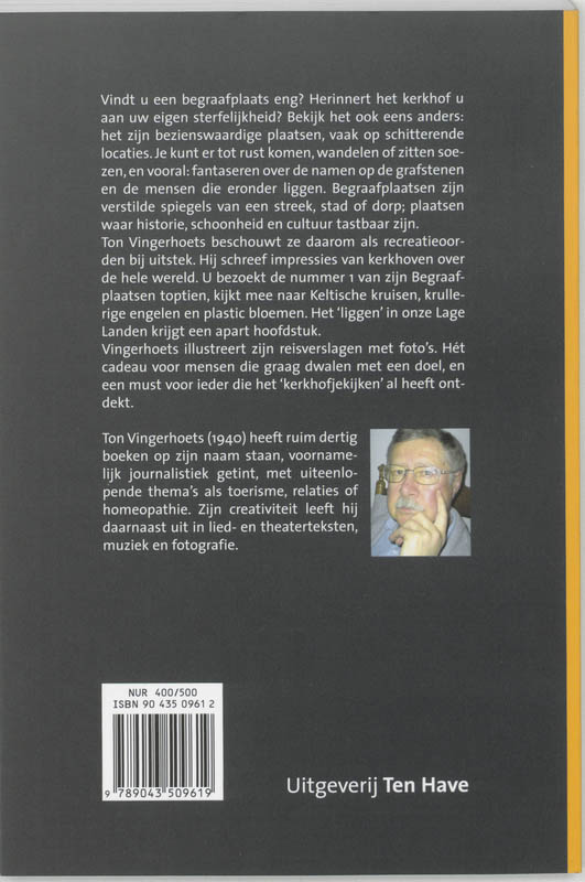 Achterkant van Op de plaats rust