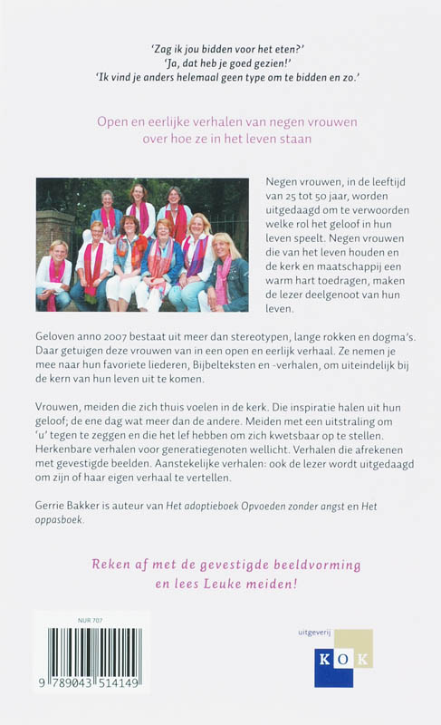 Achterkant van Leuke meiden die nog bidden voor het eten
