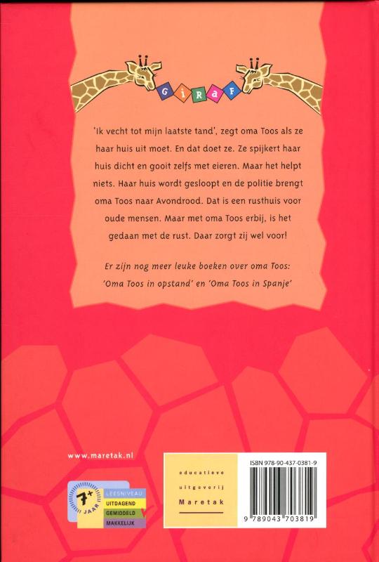 Achterkant van Oma Toos schopt een rel