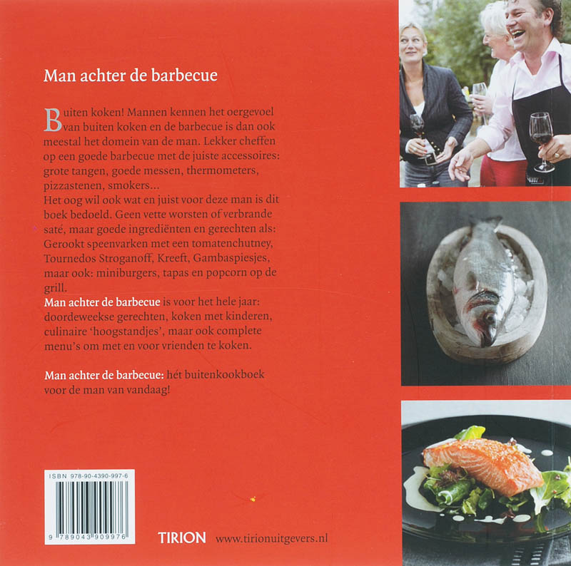 Achterkant van Man achter de barbecue