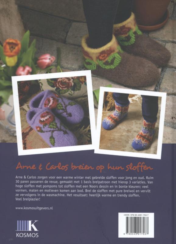 Achterkant van Arne en Carlos breien op hun sloffen