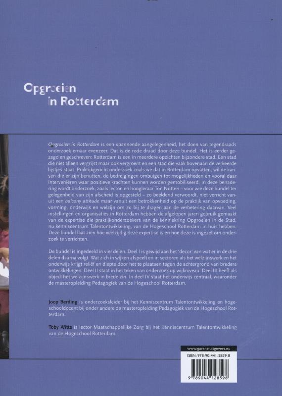 Achterkant van Opgroeien in Rotterdam
