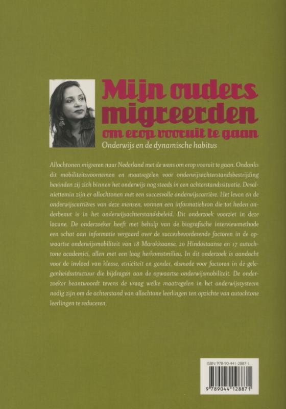 Achterkant van Mijn ouders migreerden om erop vooruit te gaan