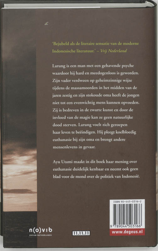 Achterkant van Larung