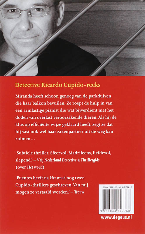 Achterkant van De handen van de pianist