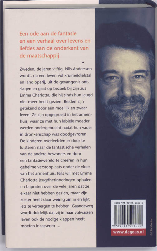 Achterkant van De ruimte onder de vloer