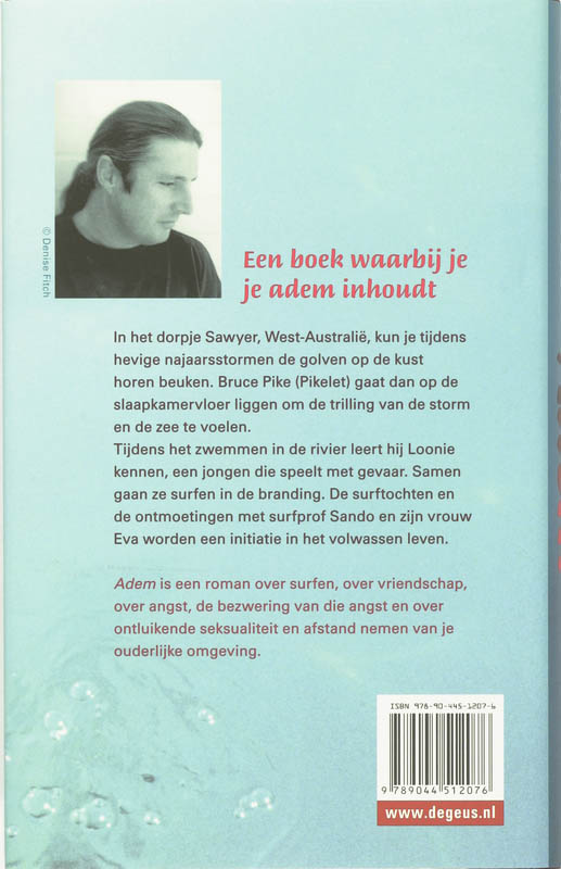 Achterkant van Adem