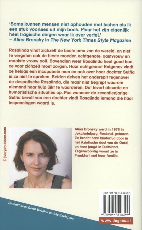 Achterkant van De allerbeste oma van de wereld en de beste moeder, echtgenote, gastvrouw en de mooiste vrouw ooit (volgens haarzelf)