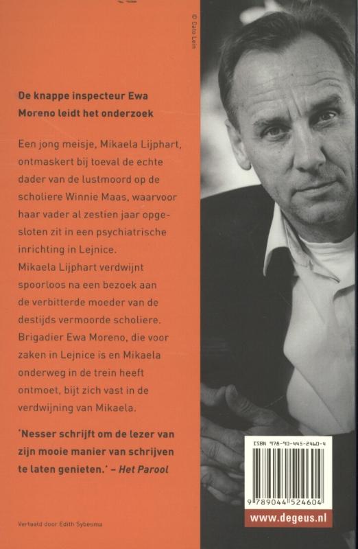 Achterkant van De dode op het strand
