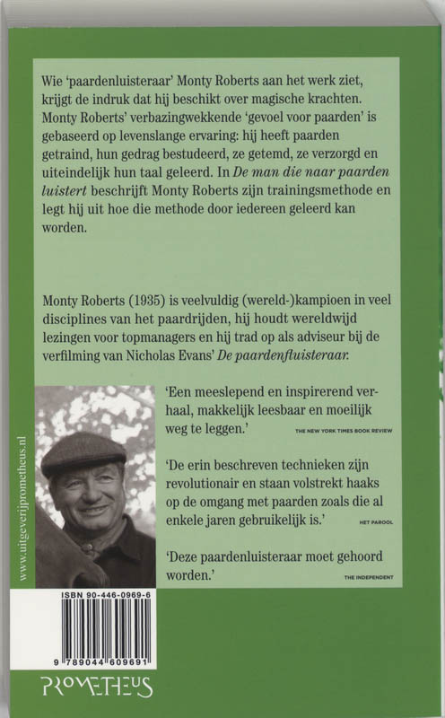 Achterkant van Man die naar paarden luistert