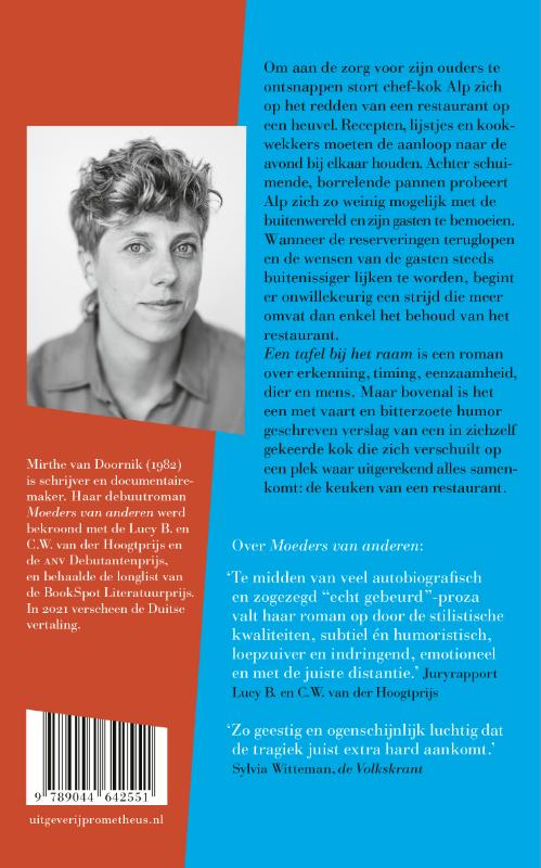 Achterkant van Een tafel bij het raam