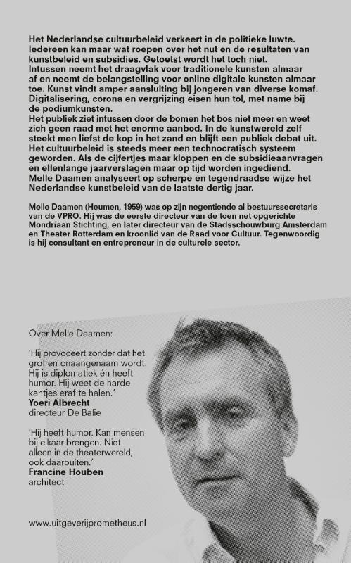 Achterkant van Grazen boven het kunstgras